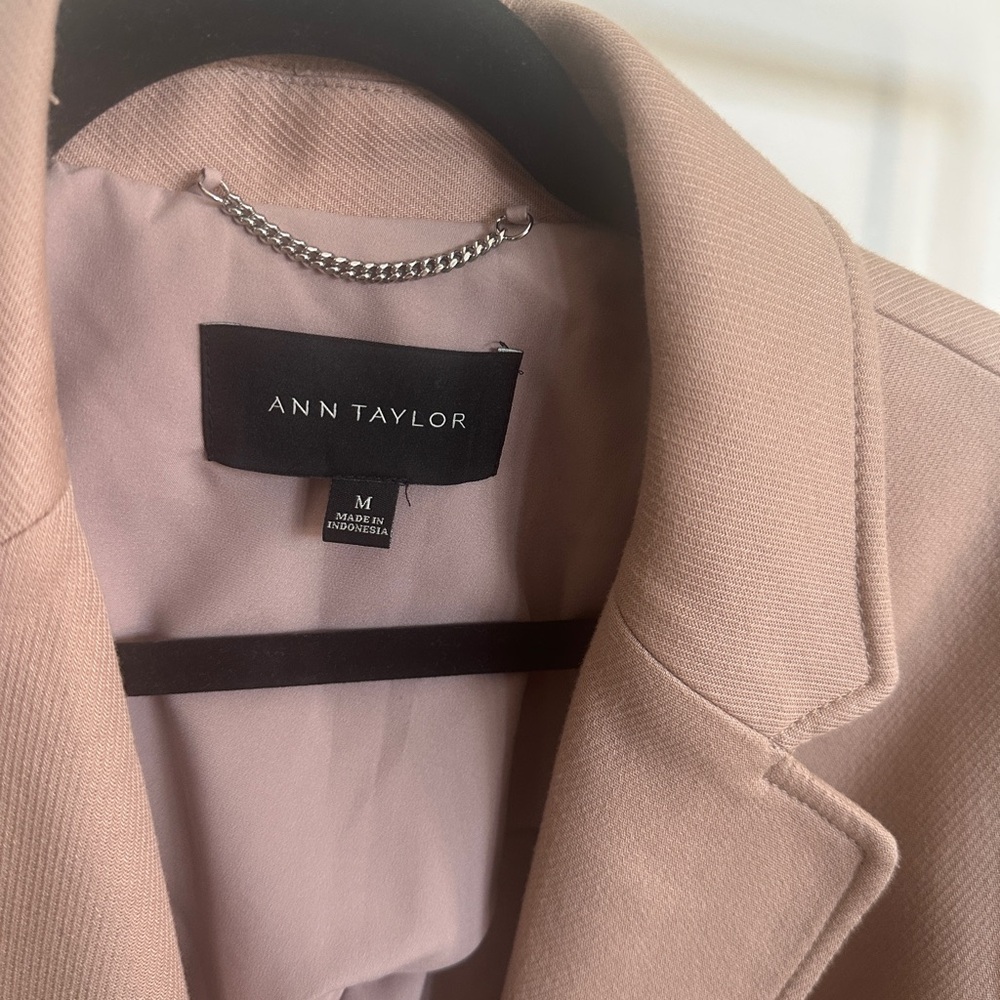 Ann Taylor Classic Tan Trench Coat - Picture 3 of 5